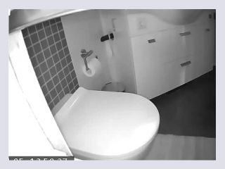 Meine Schlampe heimlich auf der Toilette gefilmt - hidden, piss, kamera