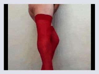 Mostrando la cola y piernas con tacos y medias rojas - hot, sexy, ass
