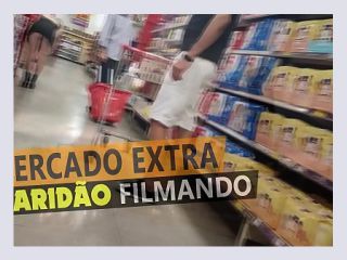 Cristina Almeida se exibindo dentro do supermercado extra com o marido filmando escondido - upskirt, flashing, hotwife