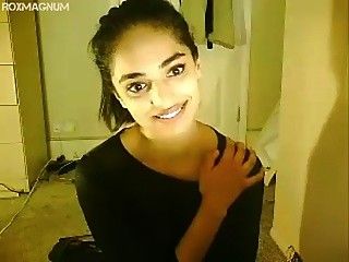 Indian NRI desi babe on webcam showing boobs 