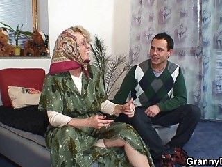 Lonely old grandma pleases an young guy