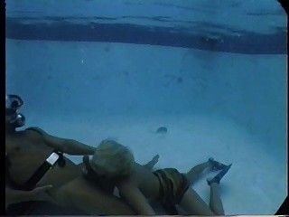 Twin Hose Fuck In a Pool 1 of 3