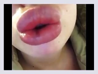 Big bimbo lips