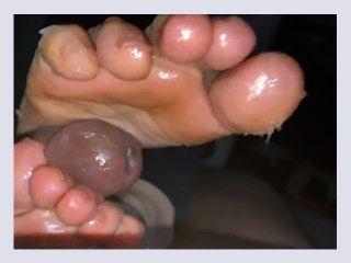 Ending 2019 with a footjob or 2