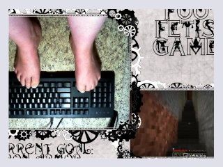 Sexy feet playing minecraft Pt 2