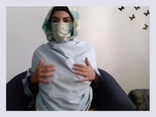 Real Muslim Arab In Niqab Mom Masturbates Creamy Pussy To Orgasm Squirt On Webcam HIJABI