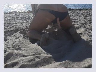 Rubbing my pussy on beach with toy Hot women relaxing