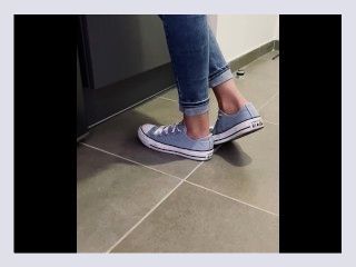 Converse Shoepay in tight jeans in the kitchen