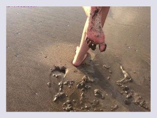 Muddy dirty feet footfetish foot walking spread toes