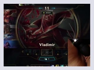 Playing League of Legends with a vibrator on my clit 1 Luna