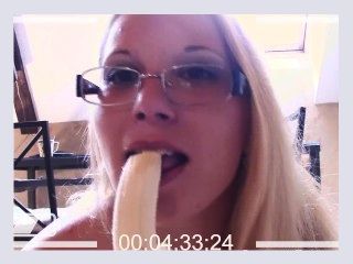 Cuckold My Fat Housewife even a banana is better than my dick 97e