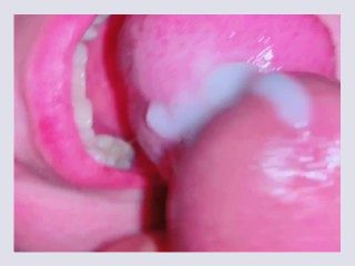 TINDER DATE GETS A MOUTHFUL CUMSHOT ON TONGUE b57