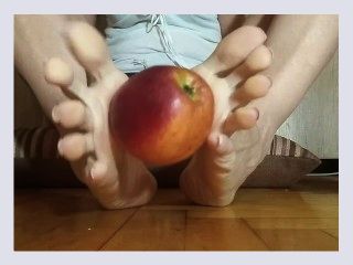Long toes eat an apple eagerly   OlgaNovem
