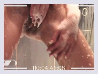 Ugly Face foamy fingering session in bathtub