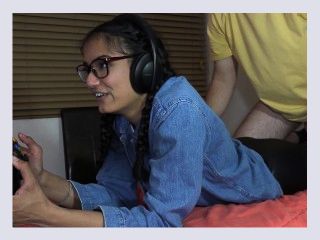 Nerdy Gamer Reddit Girl ASSJOB while focused on playing   IntercruralSex