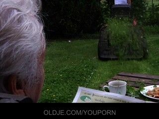 Oldman gets blowing apology from teasing teeny