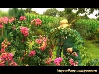 Voyeur papy groupsex in nature